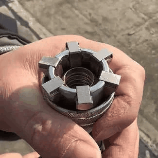 Multifunktionell universalhylsnyckel