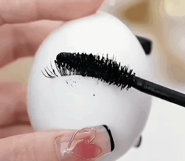 ✨Vattentät och kladdfri ögonfransmask🌟Länger och böjer ögonen omedelbart med långvarig effekt för dramatiska ögon👁️